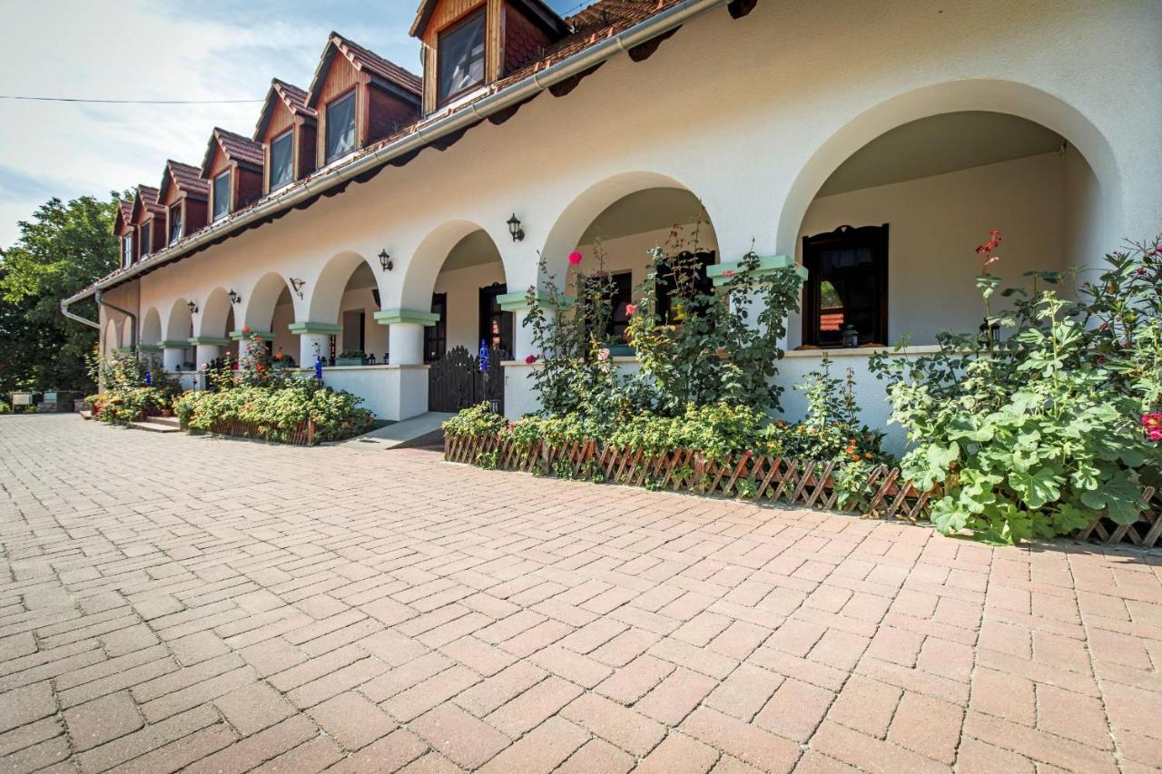 Hotel Szel Fiai Fogado Nyúl Exteriér fotografie