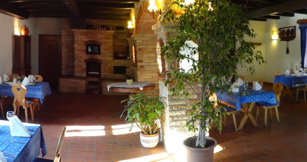 Hotel Szel Fiai Fogado Nyúl Exteriér fotografie